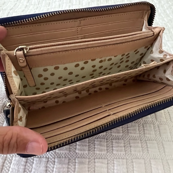 Kate spade wallet blue leather with 3 section zipper pocket 6 card slots - Picture 3 of 3